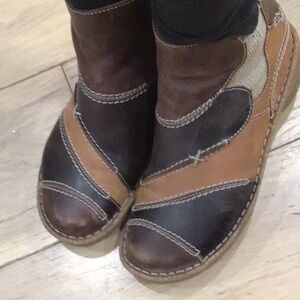 Josef Seibel Casual Leather Ankle Boots Patcchwork Design in Various Brown Tones